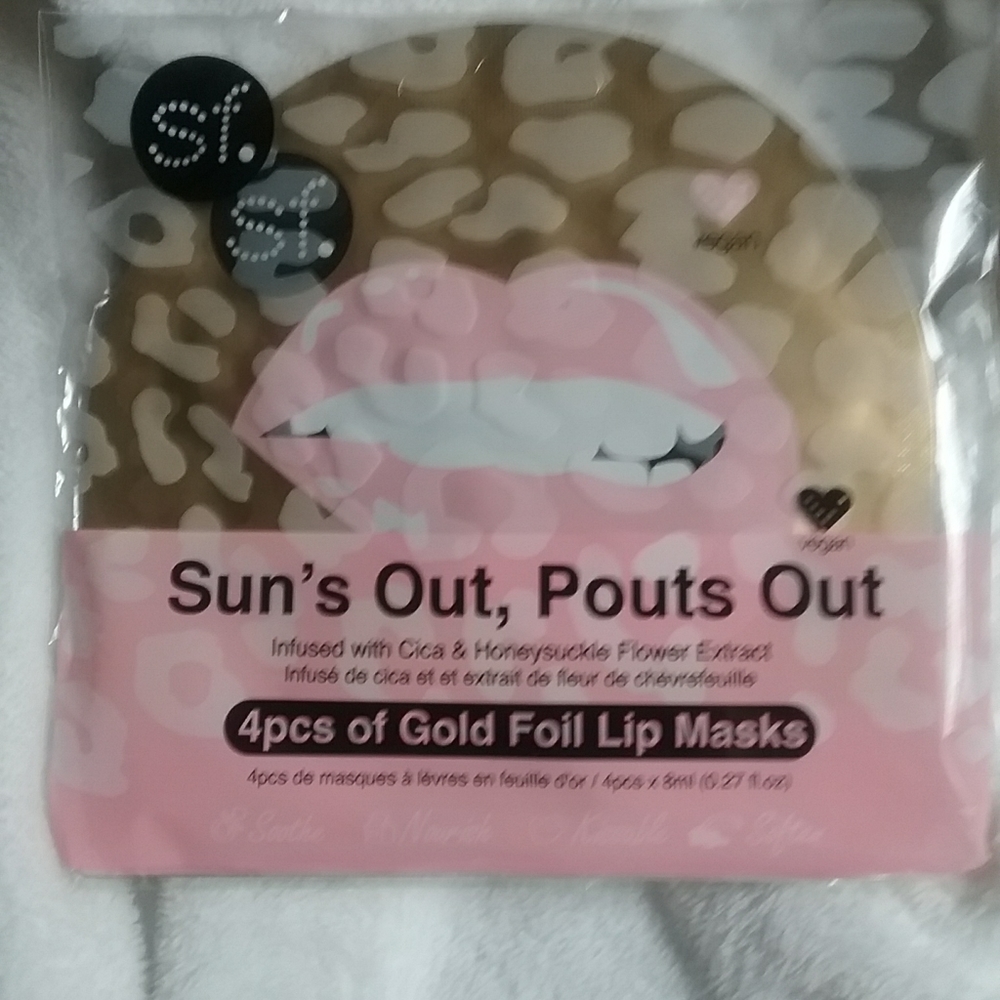 New 4 pcs gold foil lip masks